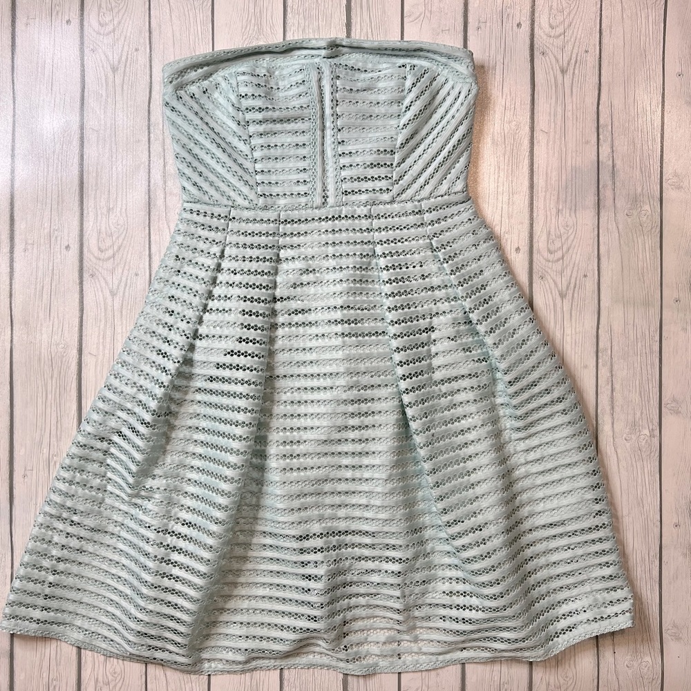 New York and company size 8 seafoam green strapless dress size